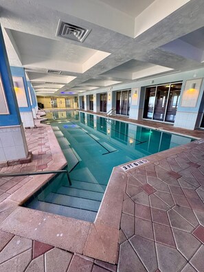 Innendørsbasseng og utendørsbasseng