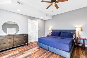 1 bedroom, desk, free WiFi, bed sheets