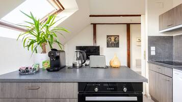 Fridge, microwave, oven, stovetop