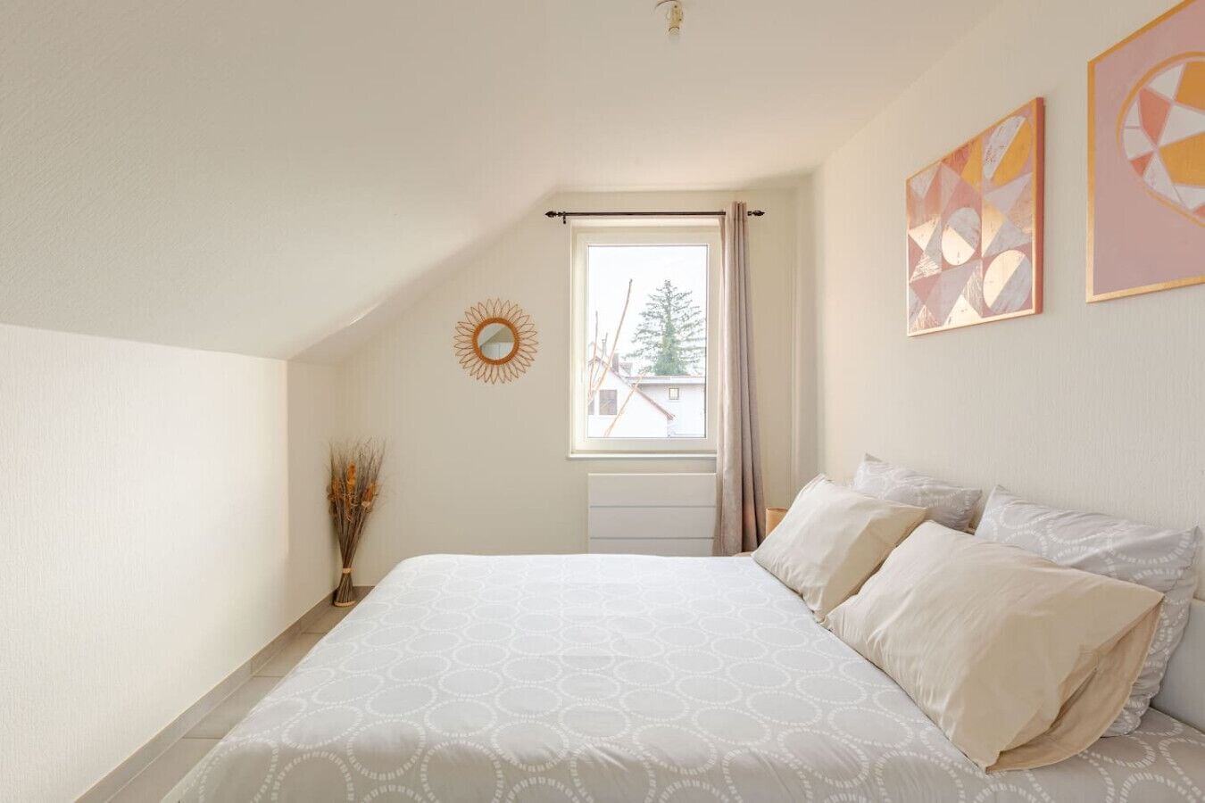 1 Schlafzimmer, Schreibtisch, Bügeleisen/Bügelbrett, Reisekinderbett