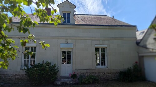 Maison pierre de tuffeau 4 personnes avec extérieurs