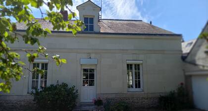 Maison pierre de tuffeau 4 personnes avec extérieurs