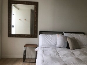 1 habitación, escritorio, tabla de planchar con plancha y wifi gratis 