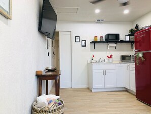 Private kitchen - Cozy Modern Space 1Bd/1Ba Heart of Phx close to Hikes/Biltmore Shops/Airport (Phoenix)