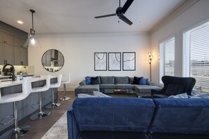 Smart-TV, Bücher, Musikbibliothek