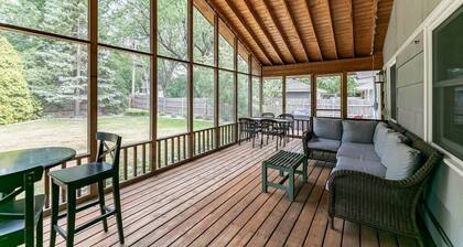 Gorgeous l 3 Season Porch l Dry Bar l Fireplace