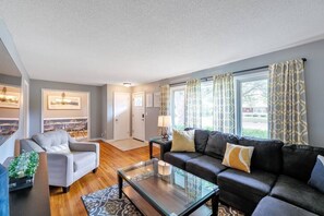 TV, fireplace, Netflix, foosball