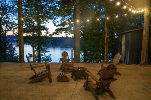 Cozy in the Cove: Smith Lake Cullman County:  Private Dock! Year Round Water