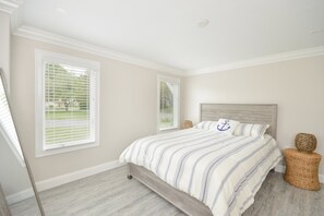 4 bedrooms, desk, iron/ironing board, free WiFi