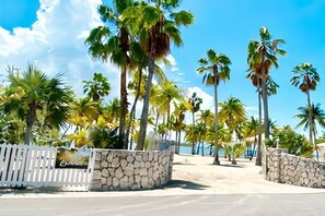 Am Strand, Liegestühle, Strandtücher