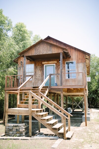 Cozy cabin stay in the Louisiana swamp