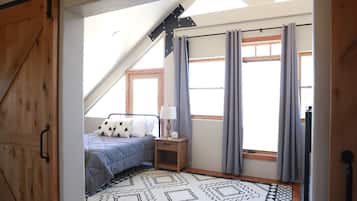3 bedrooms, in-room safe, WiFi, bed sheets