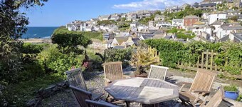 Beautiful Georgian Home. 4 Bedrooms, Sleeps 8.  Parking & Dogs. Newly Decorated!