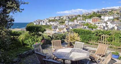 Beautiful Georgian Home. 4 Bedrooms, Sleeps 8. Parking & Dogs. Newly Decorated!
