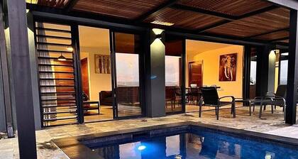 Villa Passion Cannelle de standing, piscine privée, vue mer et Ilets