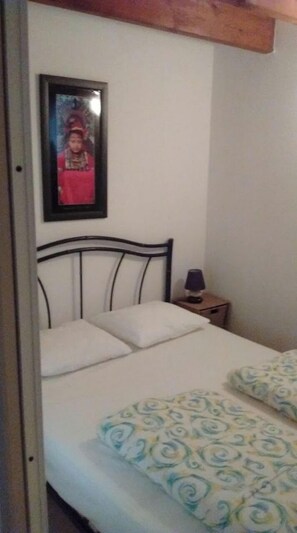 2 bedrooms, iron/ironing board