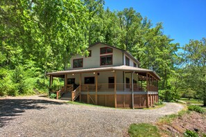 Exterior - Cold Creek Cottage | 5BR Family Retreat w/ Creek, Fire Pit & Biltmore Pass (Asheville)