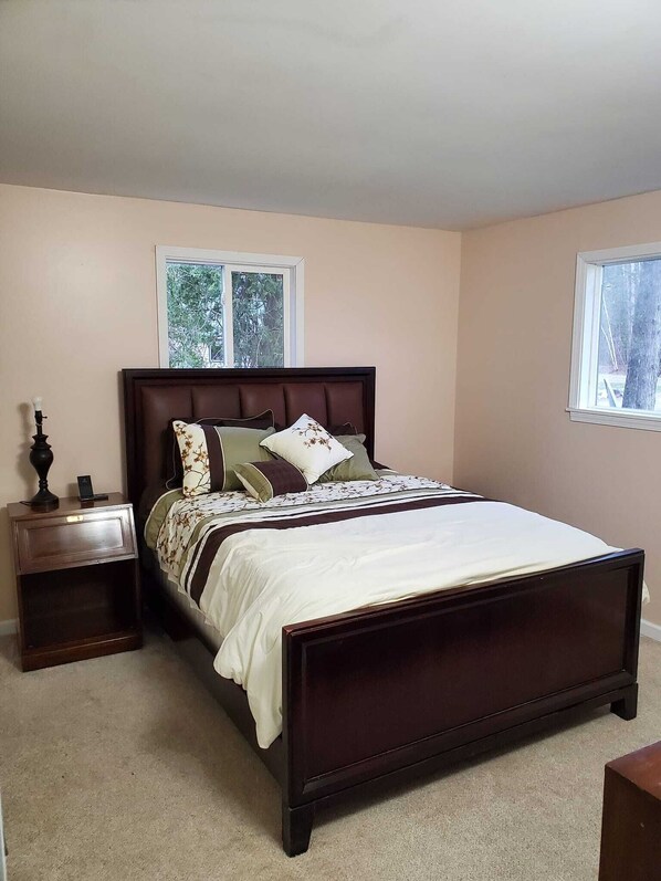 5 chambres, lit de bébé portatif, Wi-Fi, literie fournie