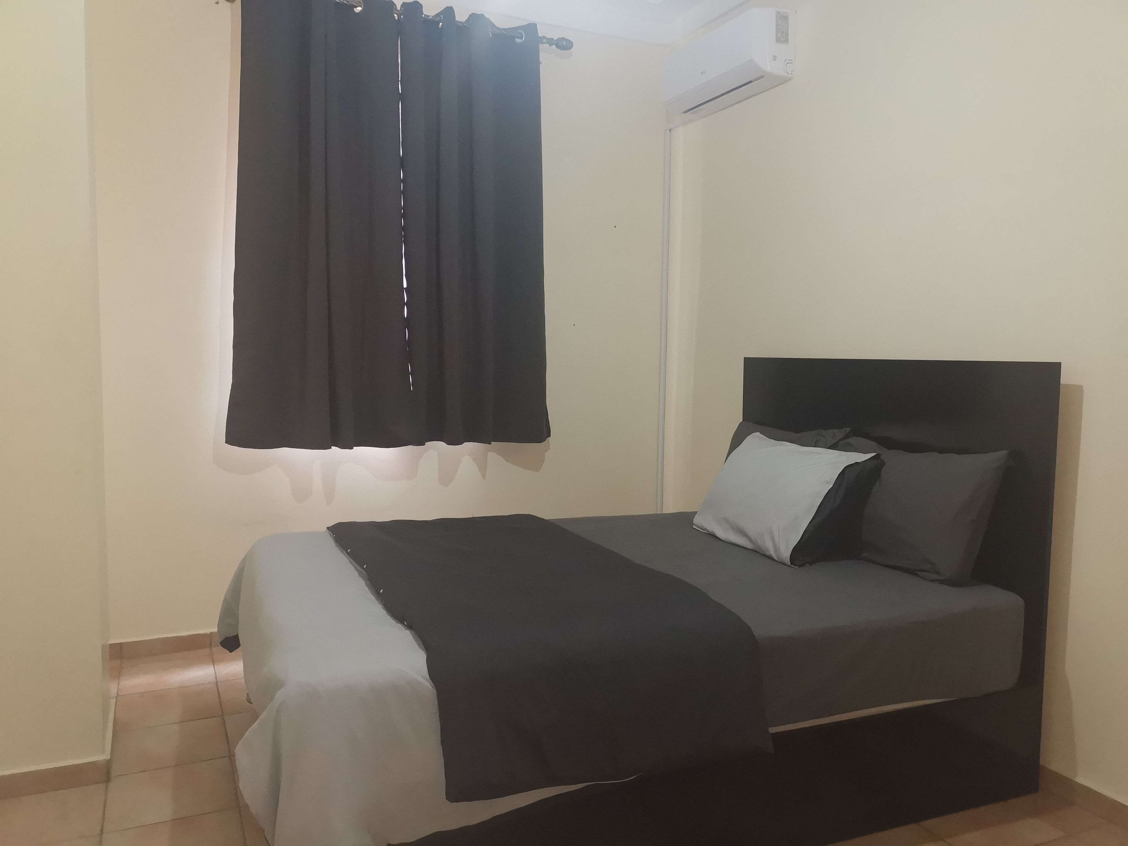 1 多间卧室、床单