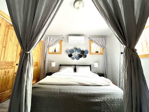 2 bedrooms, iron/ironing board, free WiFi, bed sheets