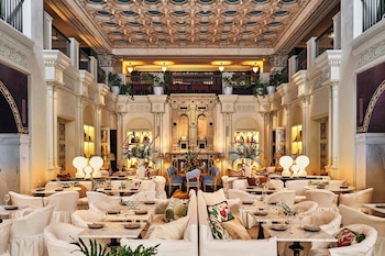 3 restaurants, breakfast, lunch, dinner served; Mediterranean cuisine at Hotel Per La, Autograph Collection