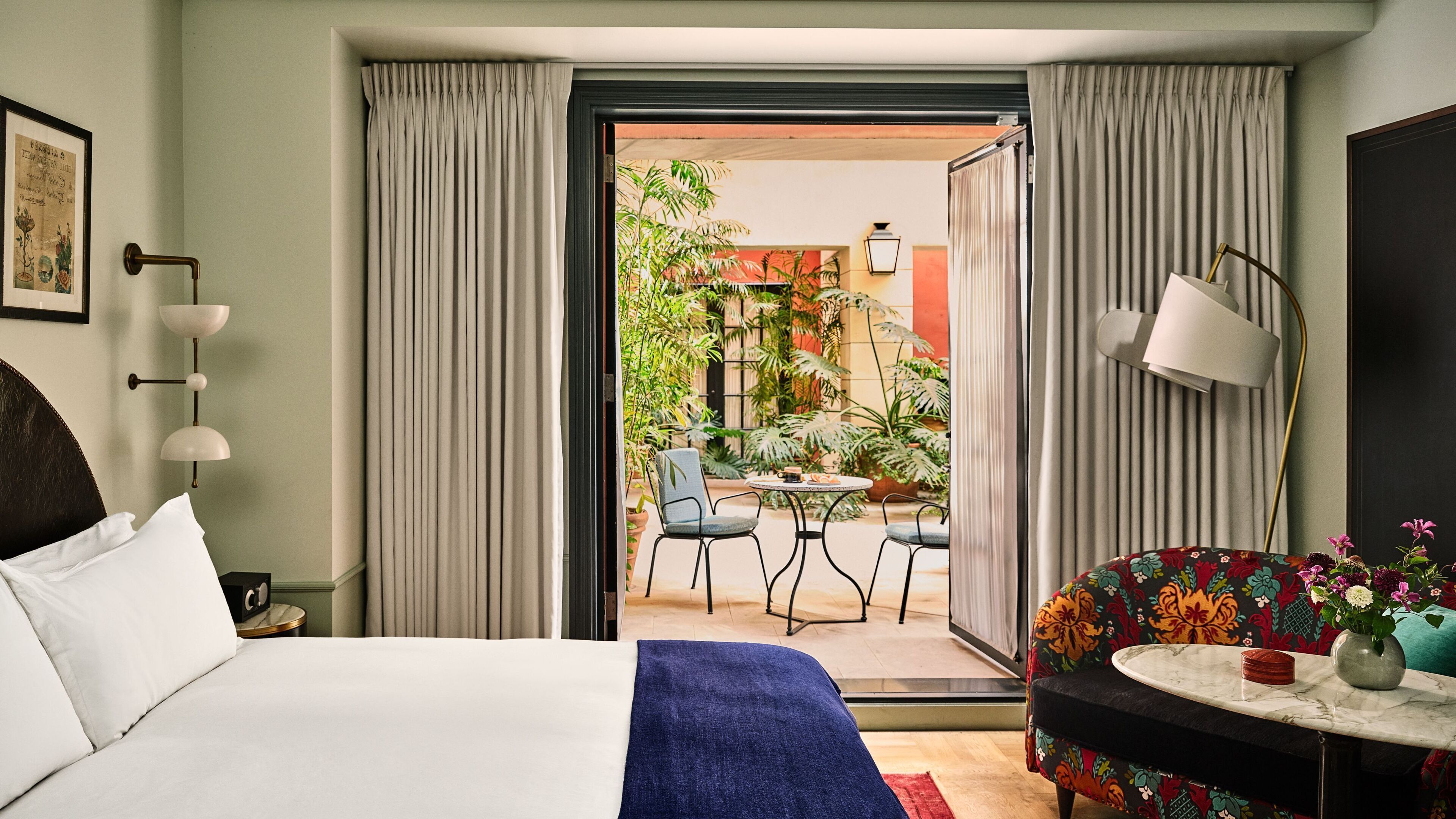 room, 1 king bed, non smoking, courtyard view (patio) | egyptian cotton sheets, premium bedding, down duvets, minibar