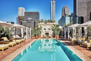 Outdoor pool, open 7:00 AM to 10:00 PM, cabanas (surcharge) at Hotel Per La, Autograph Collection