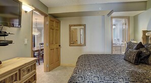 3 bedrooms, WiFi, bed sheets - Mountain Plaza 3 Bedroom Condo #521/523 by RedAwning (Copper Mountain)