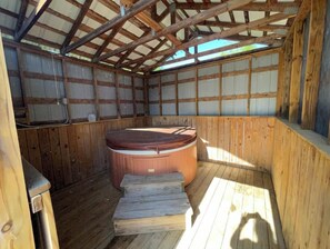 Sauna - The Oak Oasis - Gorgeous views and a hot tub (Ansted)