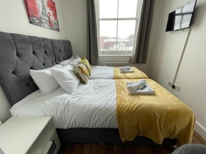 Studio, 2 Single Beds