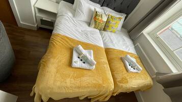 Studio, 2 Twin Beds | Iron/ironing board, free WiFi, bed sheets
