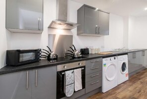 开间, 2 张单人床 | 私人厨房 | 冰箱、微波炉、烤箱、炉灶