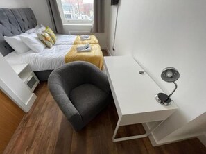 Studio, 2 Single Beds