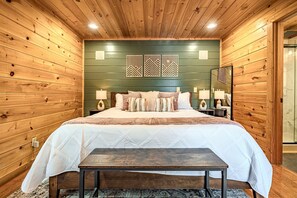 1 bedroom, desk, iron/ironing board, travel cot - Luxury Honeymoon Cabin with Private Indoor Pool, Arcade, Hot Tub, BBQ (Sevierville)