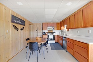 Fridge, microwave, oven, coffee/tea maker