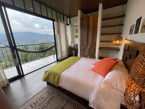 Premium bedding, down duvets, pillow-top beds, minibar - Natubri Ecohotel (San Francisco)