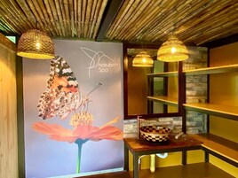 Salas de tratamiento para parejas, un sauna, baños de arcilla