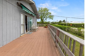 Terrace/patio - 5 Bedroom House: Close Walk to Ocean & Bay Beaches, Restaurants & Entertainment (Hampton Bays)