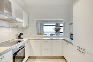 Réfrigérateur, micro-ondes, four, lave-vaisselle