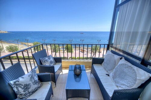 Seafront apartment in the heart of Sliema MMAI2