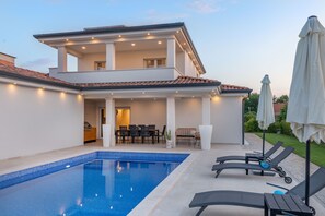 Outdoor pool - Fantastische Pool-villa 9 km von Poreč Entfernt (Baderna)