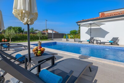 Fantastische Pool-villa 9 km von Poreč Entfernt