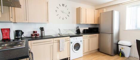 Apartment, Multiple Beds | Private kitchen | Fridge, microwave, stovetop, electric kettle