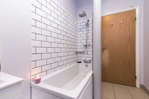 Apartment, 2 Queen Beds | Bathroom | Combined shower/tub, deep soaking tub, hair dryer, towels - Sublime Stays Derby Millhouse, - 2 Bed Apartment (Derby)