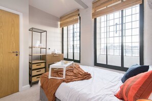 Apartment, 2 Queen Beds | 2 bedrooms, iron/ironing board, free WiFi, bed sheets