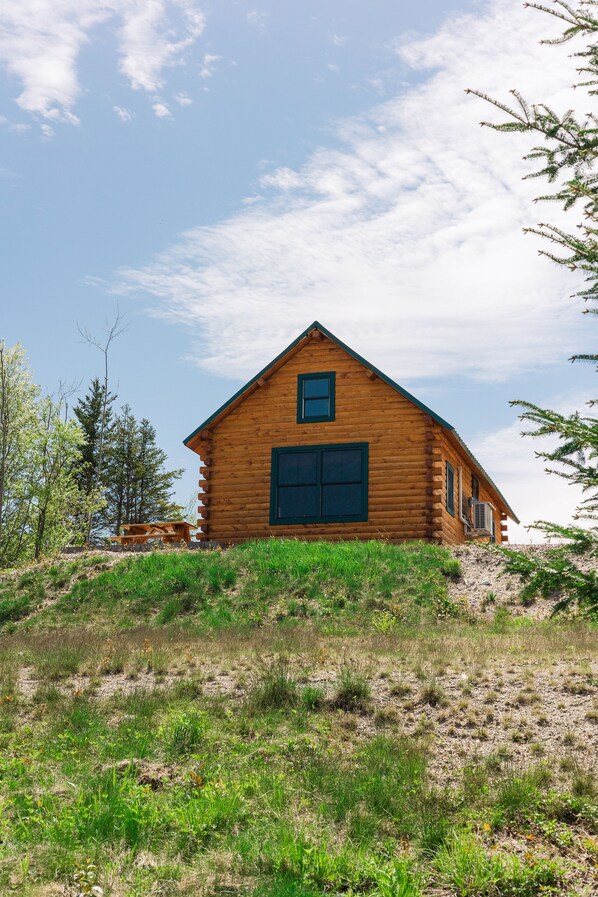 Exterior - #28 - Flagpole View Cabins - King Plus Cabin (Columbia Falls)