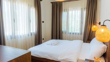 Standard Double Room | Free WiFi, bed sheets