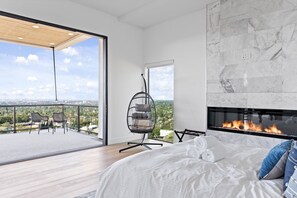 4 chambres, bureau, fer et planche à repasser, lit parapluie