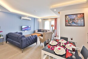 Classic Apartment | Living area | 32-inch Smart TV with satellite channels, TV - Sarisoy Apart (Kas)