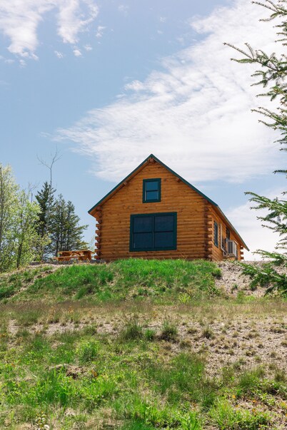 #15 Flagpole View Cabins - King Plus Cabin 